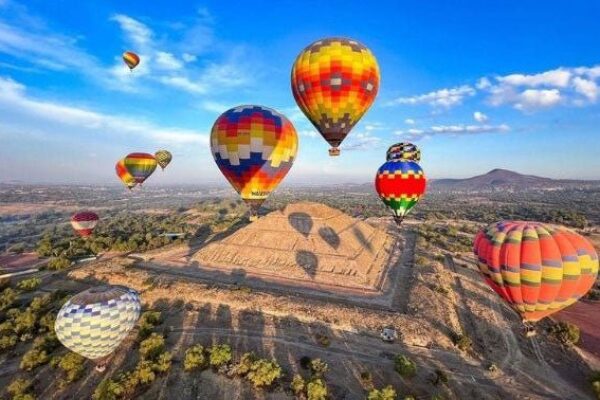 Teotihuacan Balloon Tour from Mexico City with Buffet